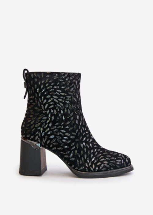 Heel boots model 201527