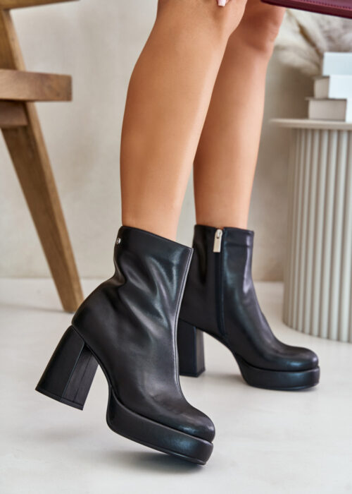 Heel boots model 201535