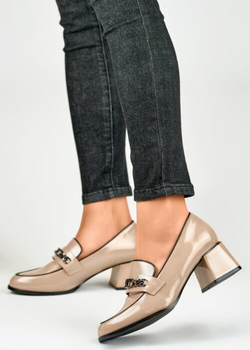 Heeled low shoes model 186506