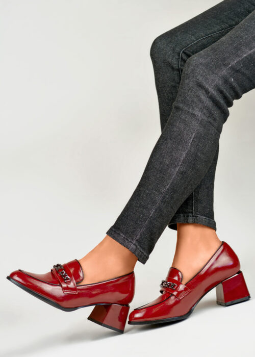 Heeled low shoes model 186507